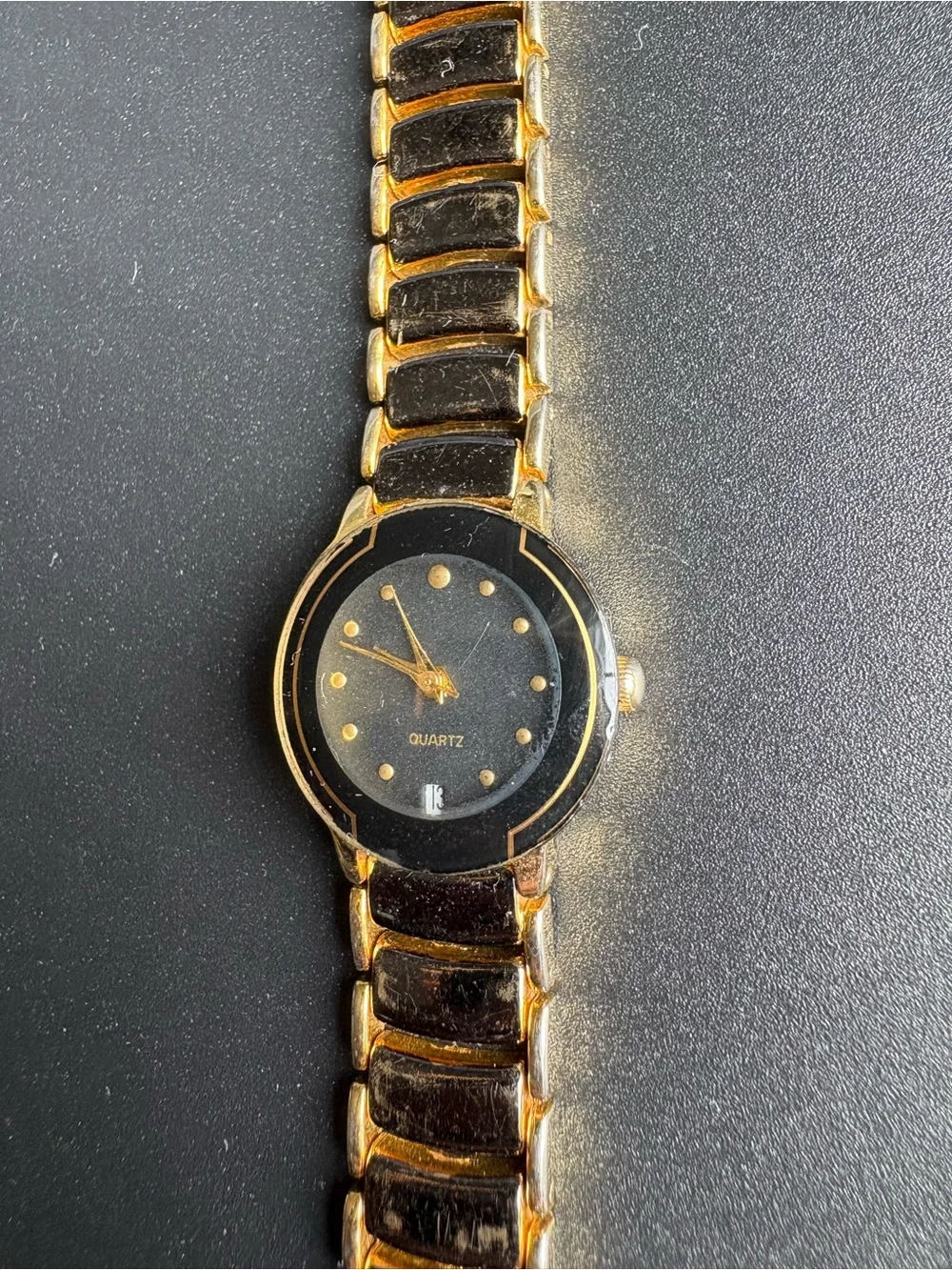Women’s Vintage Classic Gold Tone Black Dial Quartz Bracelet Watch